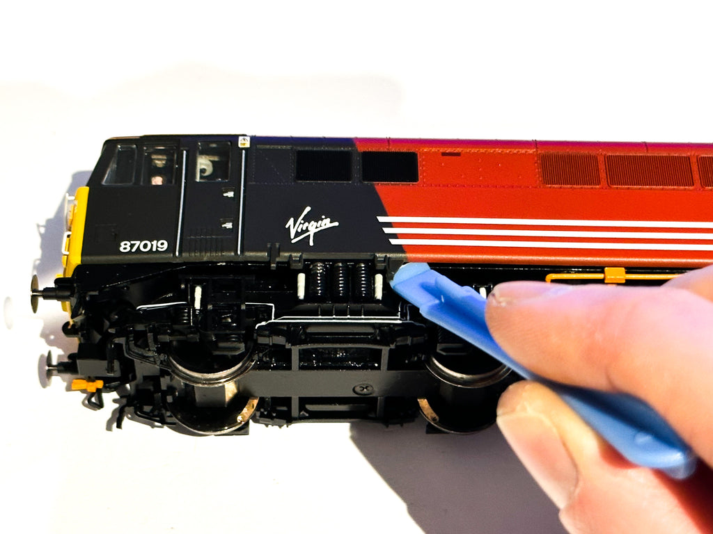 Hornby class 87 sound fitting guide