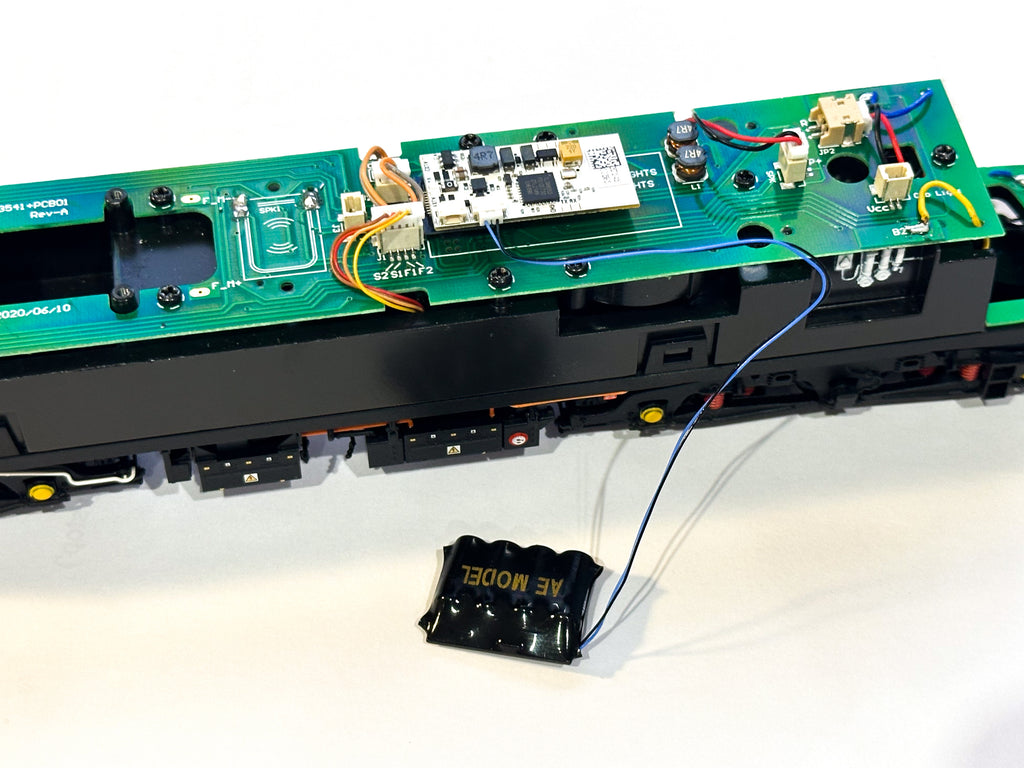 Fitting A Next18 HM7000 Decoder To A Plux22 Bachmann Class 47