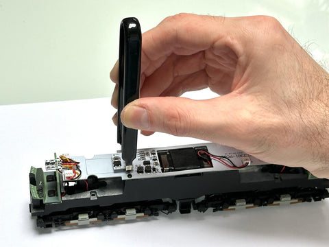 Extraction Tool For DCC Decoders And Blanking Plugs - Roads And Rails
