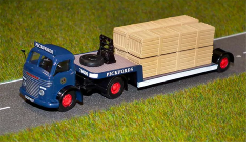 B-T Models Commer QX Low Loader, Pickfords, With Load DB09 - Roads And Rails